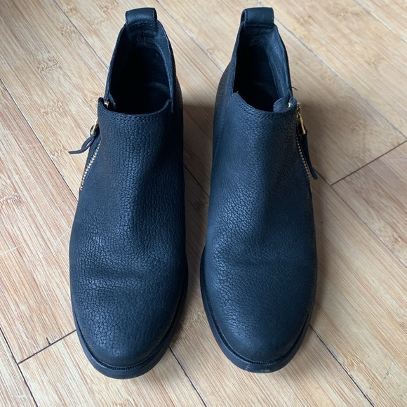 Black UGG 7.5 - Picture 5 of 8